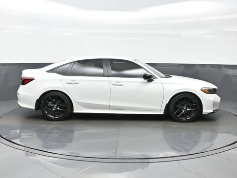 Used 2025 Honda Civic Sport image 10