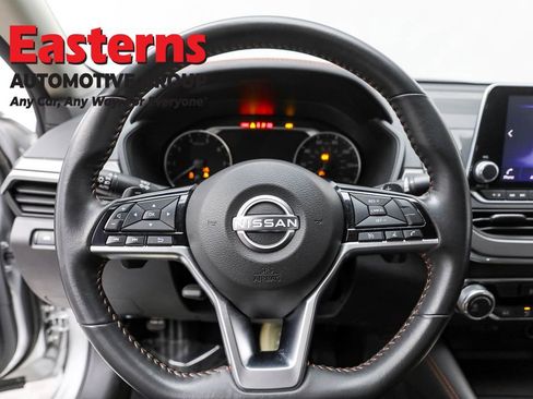 Used 2023 Nissan Altima 2.5 SR FWD image 10