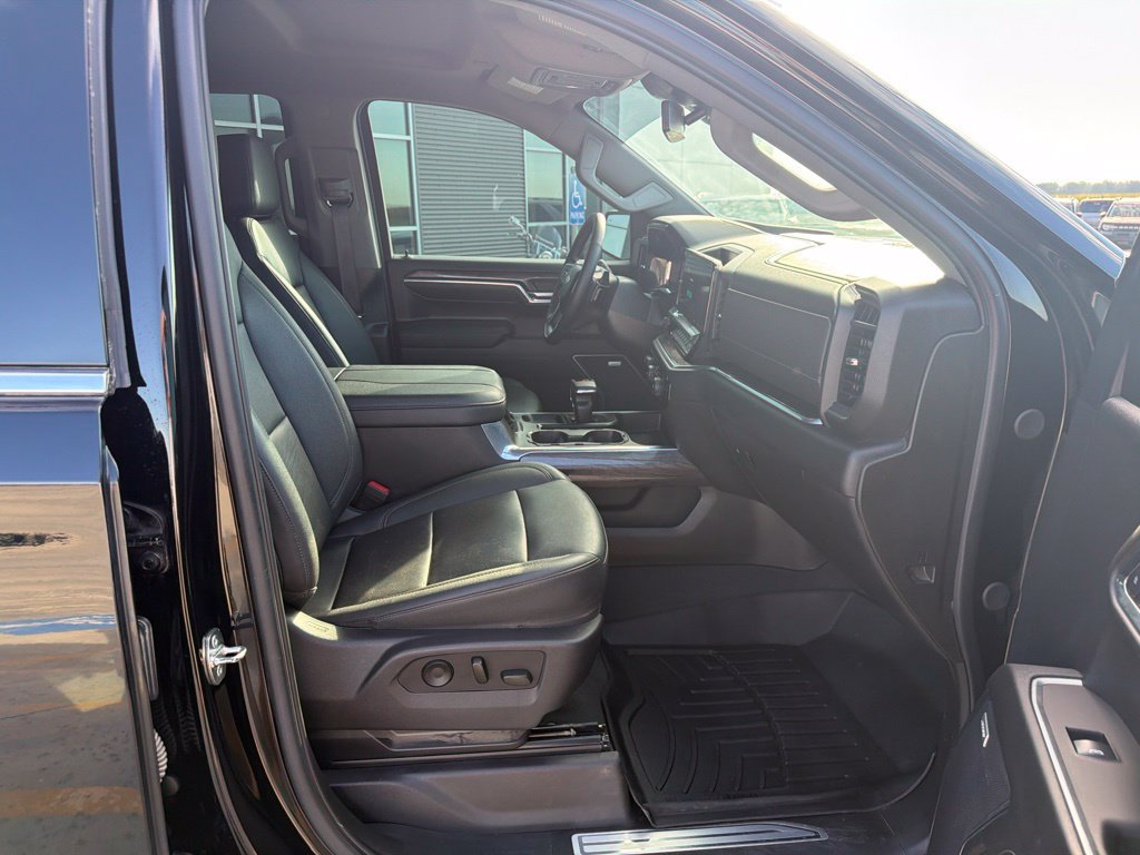 Used 2024 Chevrolet Silverado 1500 LTZ w/ LTZ Convenience Package II AWD/4WD image 26