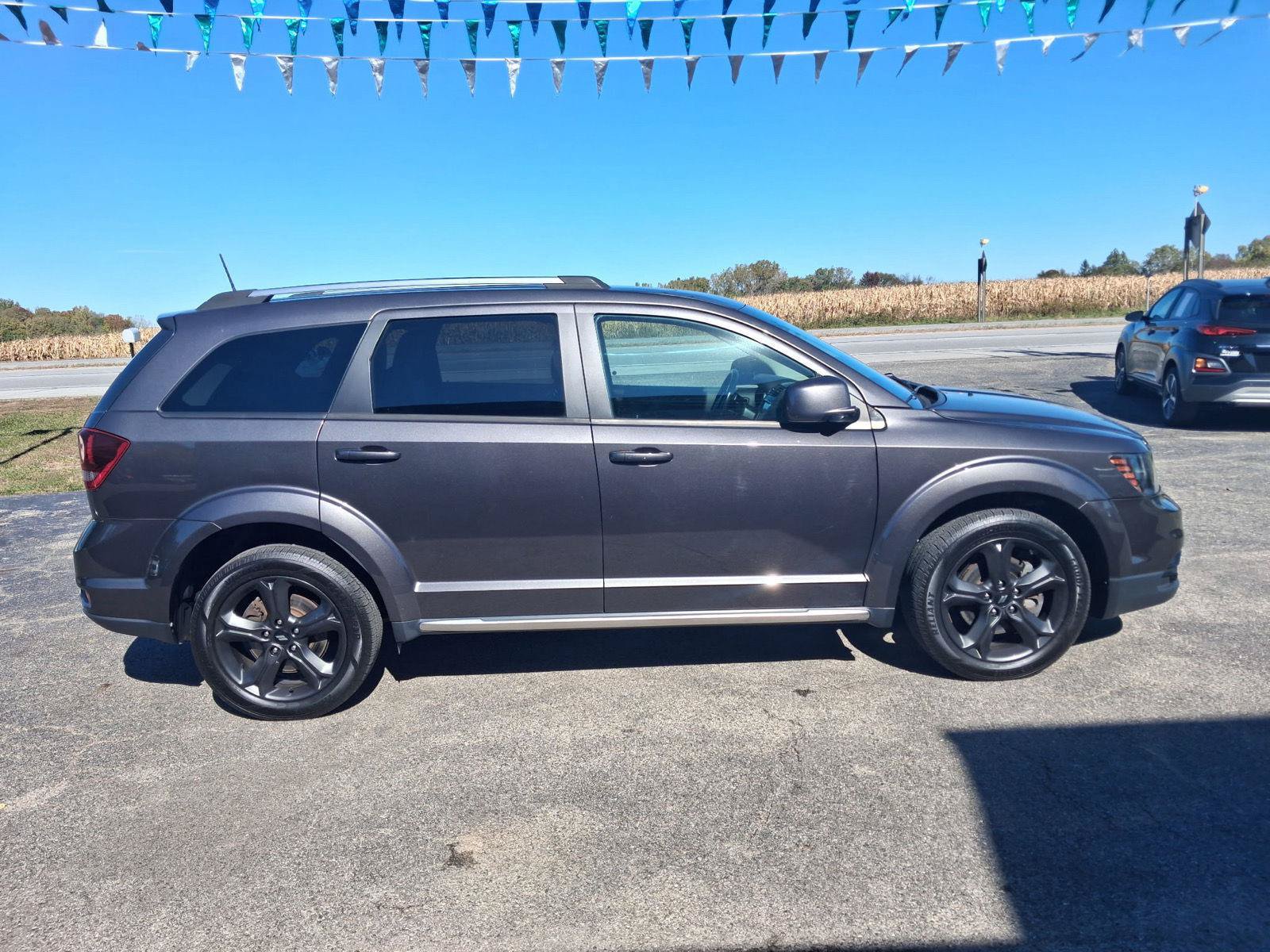 Used 2020 Dodge Journey Crossroad FWD image 2