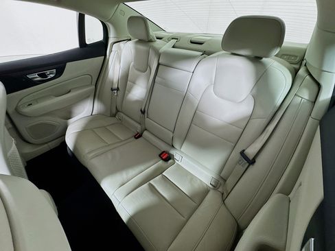 Used 2020 Volvo S60 T6 Momentum image 22