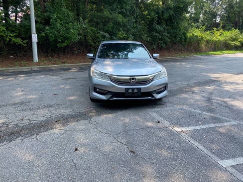 Used 2017 Honda Accord Sport image 3