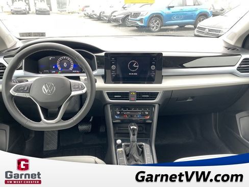 New 2026 Volkswagen Taos SE image 12