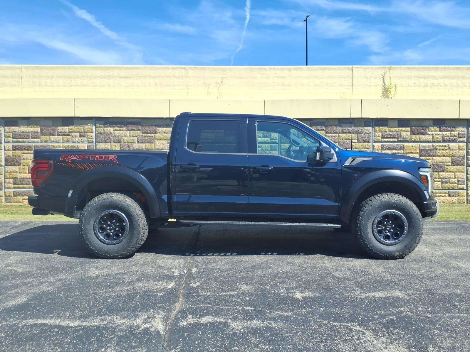 Used 2025 Ford F150 Raptor AWD/4WD image 12