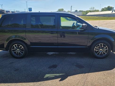 Used 2016 Dodge Grand Caravan SE FWD image 14