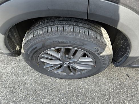 Used 2024 Nissan Rogue S image 9