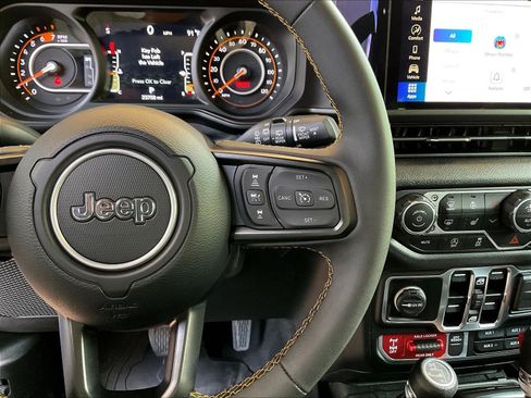 Used 2024 Jeep Wrangler Unlimited Sport AWD/4WD image 12