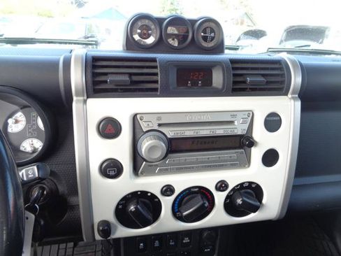 Used 2010 Toyota FJ Cruiser 4WD image 31