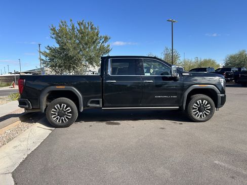Used 2024 GMC Sierra 3500 Denali Ultimate image 2