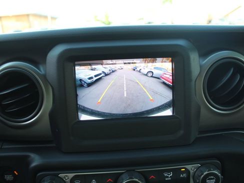 Used 2021 Jeep Wrangler Sport S image 24