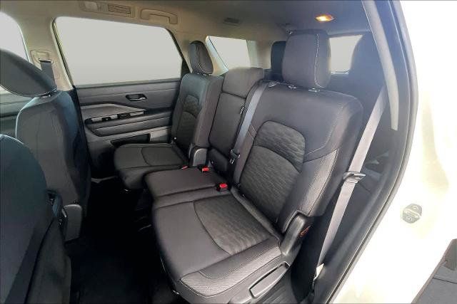 Certified 2024 Nissan Pathfinder SV FWD image 19