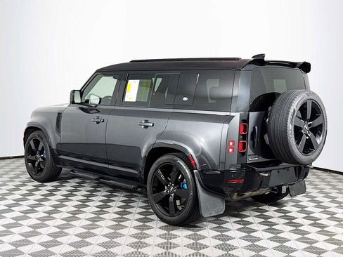 Certified 2022 Land Rover Defender 110 X-Dynamic HSE image 7