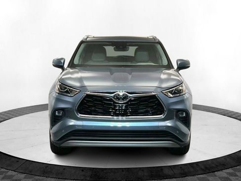 Certified 2022 Toyota Highlander Platinum image 9