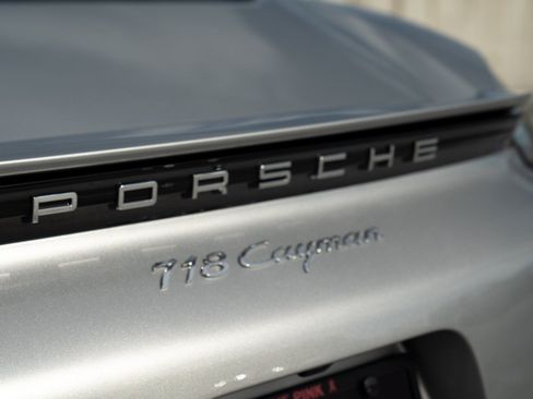 Used 2018 Porsche 718 Cayman RWD image 11