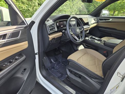 Used 2024 Volkswagen Atlas Cross Sport SE AWD/4WD image 12