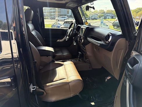 Used 2012 Jeep Wrangler Unlimited Sahara w/ Connectivity Group image 20