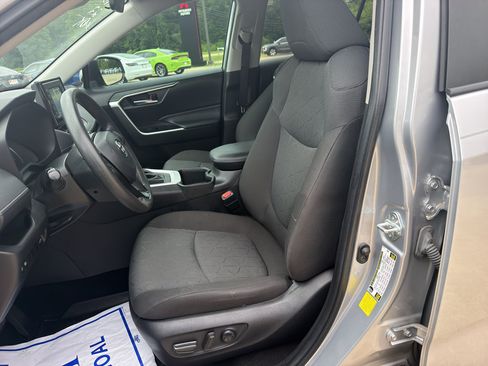Used 2022 Toyota RAV4 XLE w/ Convenience Package FWD image 10