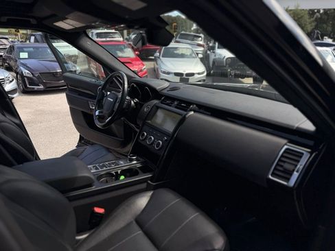 Used 2019 Land Rover Discovery SE image 37