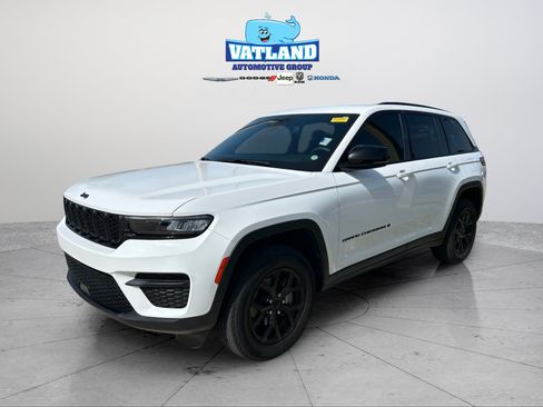 Certified 2024 Jeep Grand Cherokee Altitude RWD image 1