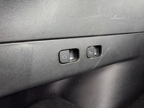 Used 2022 Tesla Model Y Long Range image 22