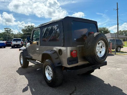 Used 2006 Jeep Wrangler Unlimited w/ Premium Audio Group AWD/4WD image 7