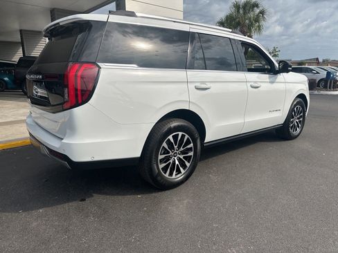Used 2025 Ford Expedition Platinum AWD/4WD image 4