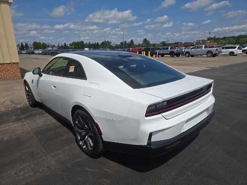 Used 2025 Dodge Charger Daytona Scat Pack w/ Plus Group AWD/4WD image 6