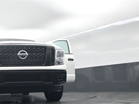 Used 2018 Nissan Titan S image 68