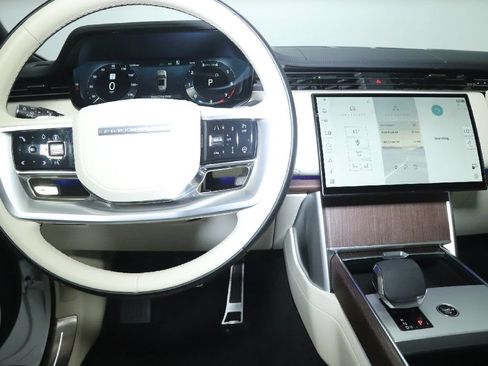 Used 2025 Land Rover Range Rover SE AWD/4WD image 15