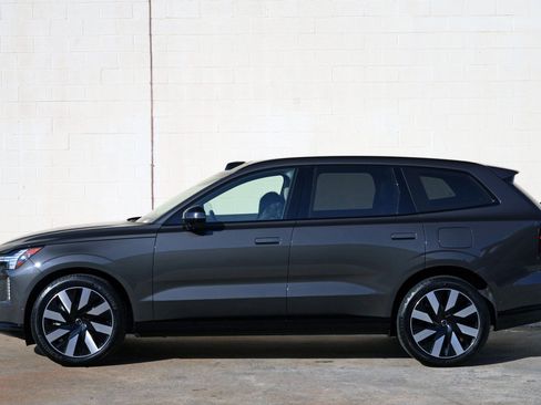 Used 2025 Volvo EX90 Ultra AWD/4WD image 49