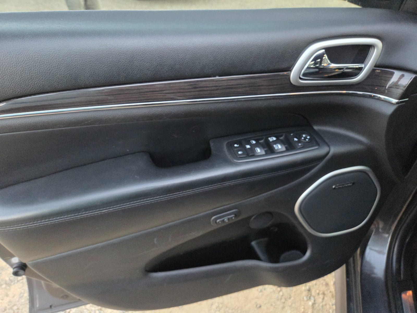 Used 2015 Jeep Grand Cherokee High Altitude RWD image 8
