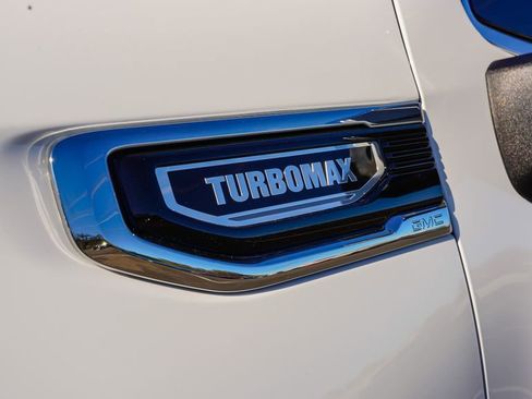 New 2026 GMC Sierra 1500 SLE w/ Preferred Package image 8