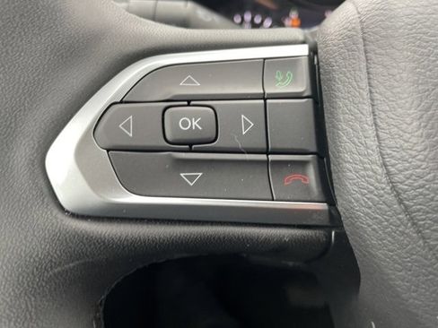 Used 2025 Jeep Compass Limited image 19