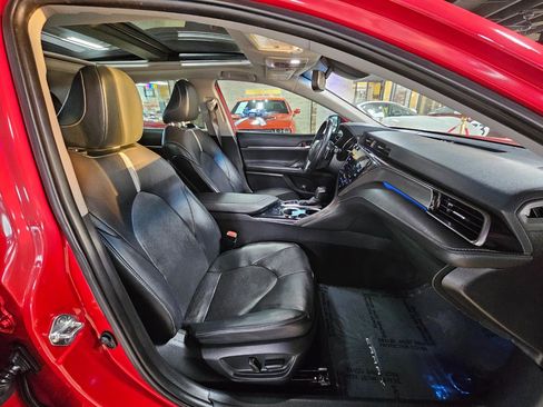 Used 2020 Toyota Camry XSE image 11