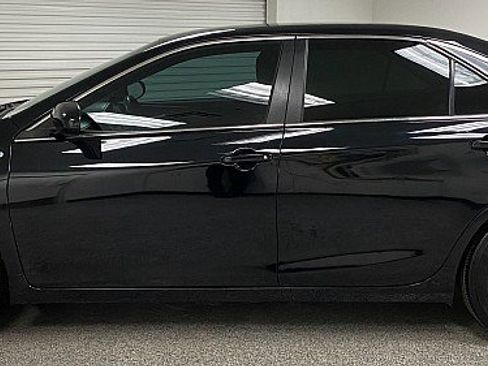 Used 2017 Toyota Camry LE image 8