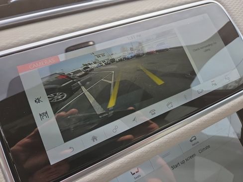 Used 2019 Land Rover Range Rover Velar R-Dynamic SE image 30