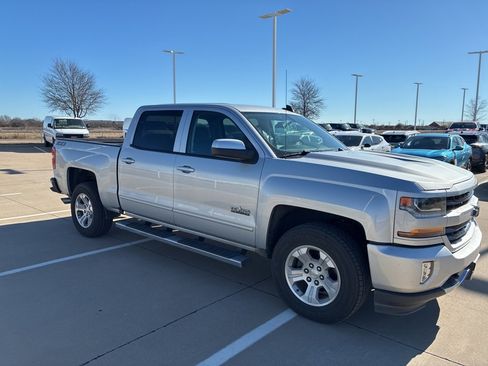 Used 2018 Chevrolet Silverado 1500 LT w/ Texas Edition image 5