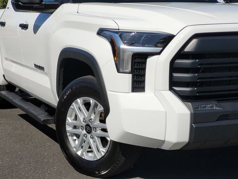 Used 2025 Toyota Tundra SR5 AWD/4WD image 4