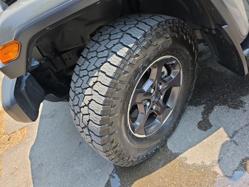 Used 2020 Jeep Gladiator Sport w/ Quick Order Package 24S AWD/4WD image 31