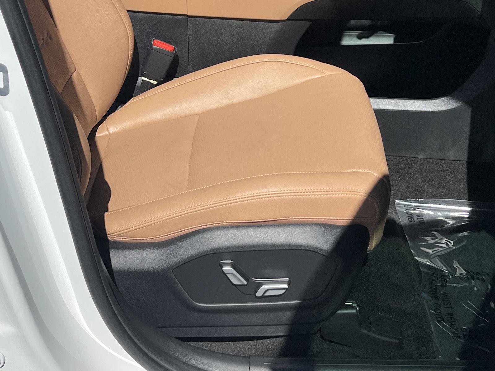 Certified 2025 Hyundai Santa Fe Limited AWD/4WD image 23