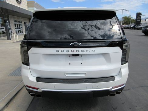 Used 2025 Chevrolet Suburban High Country AWD/4WD image 9