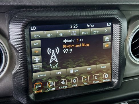 Used 2023 Jeep Wrangler Sahara w/ Cold Weather Group image 21