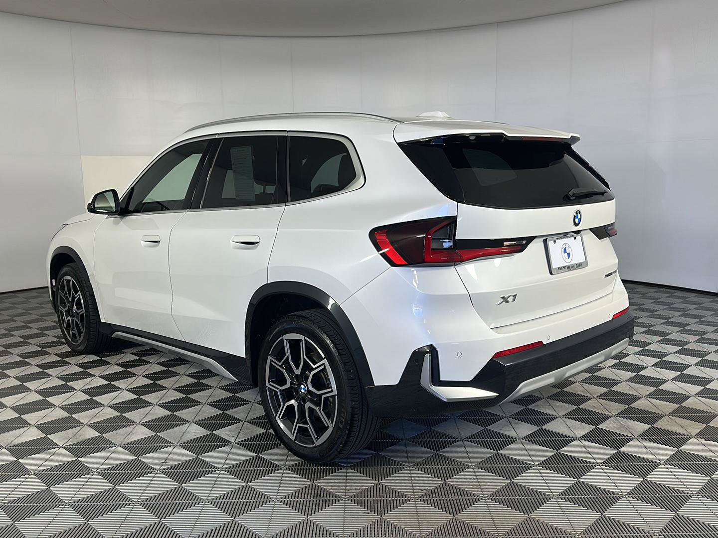 Used 2025 BMW X1 xDrive28i w/ Premium Package AWD/4WD image 24