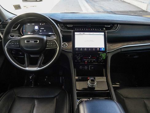 Used 2023 Jeep Grand Cherokee Limited w/ Black Appearance Package image 12