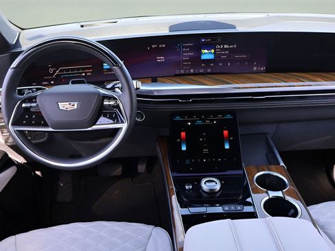 Used 2025 Cadillac Escalade Sport Platinum RWD image 13