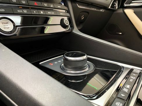 Used 2019 Jaguar F-PACE Premium image 23