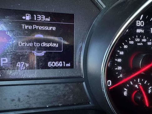 Used 2019 Kia Sedona LX image 31