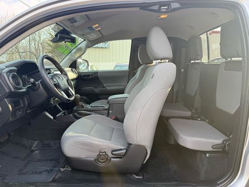 Used 2019 Toyota Tacoma SR w/ SX Package image 9