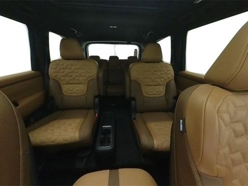 New 2025 Nissan Armada Platinum Reserve image 34