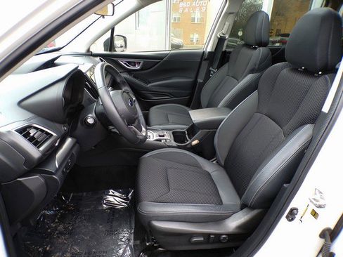 Used 2023 Subaru Forester Premium image 9